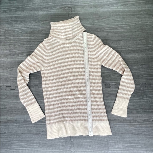 Banana republic wool stripe turtleneck sweater - Picture 4 of 5